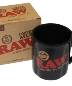 Η Raw Mug Black μαζί με το κουτί της